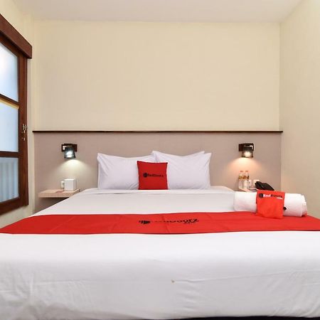Hotel Reddoorz Near Legian Street Kuta Lombok Exterior foto