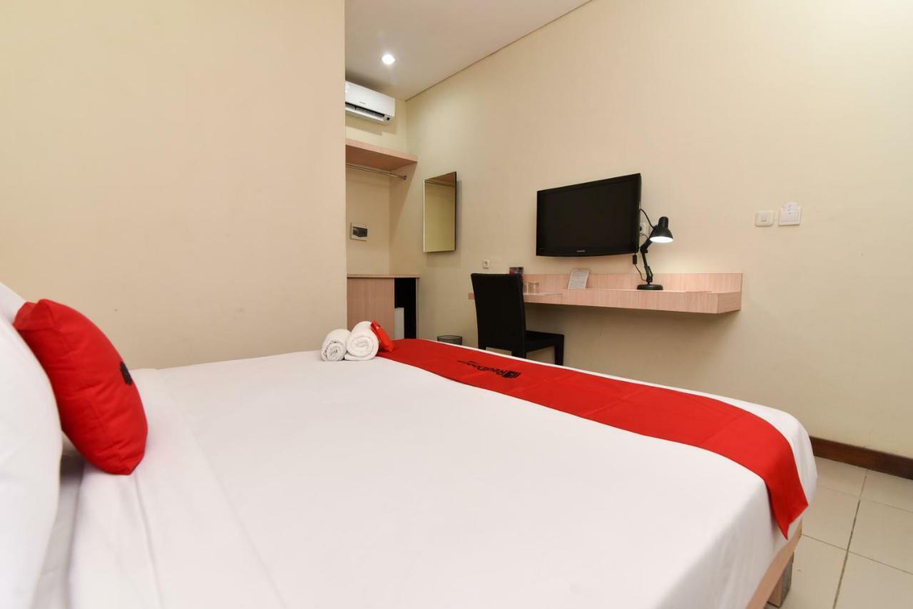 Hotel Reddoorz Near Legian Street Kuta Lombok Exterior foto