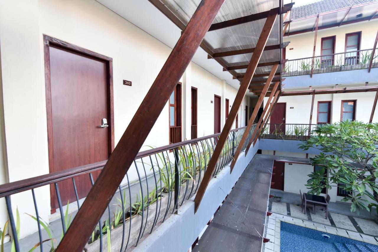 Hotel Reddoorz Near Legian Street Kuta Lombok Exterior foto