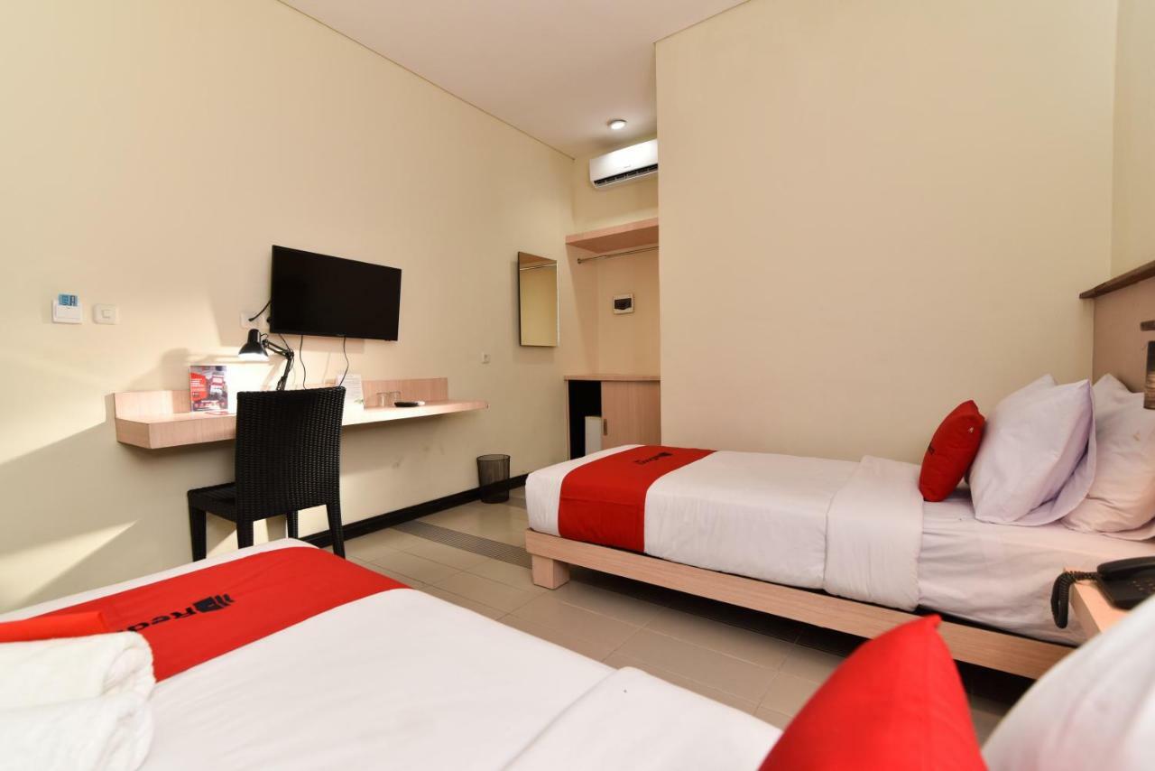 Hotel Reddoorz Near Legian Street Kuta Lombok Exterior foto