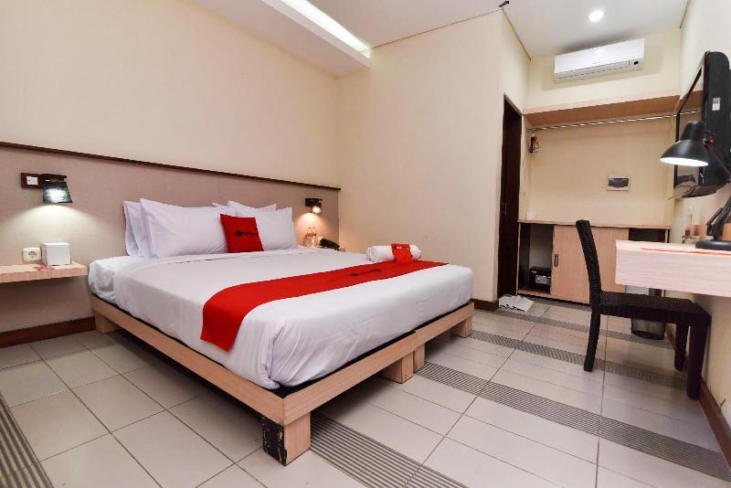 Hotel Reddoorz Near Legian Street Kuta Lombok Exterior foto