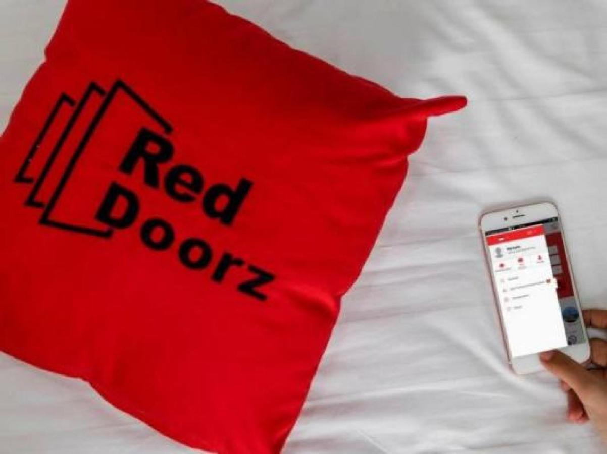 Hotel Reddoorz Near Legian Street Kuta Lombok Exterior foto